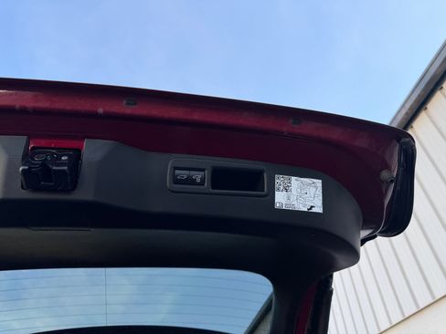 Used 2022 Toyota Venza Limited image 19