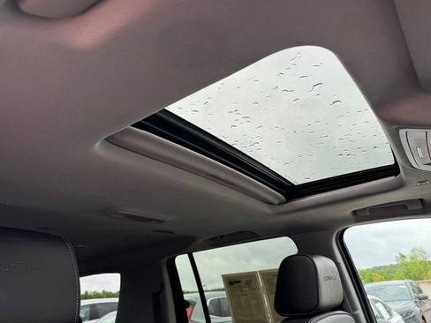 Used 2019 GMC Yukon XL Denali AWD/4WD image 7