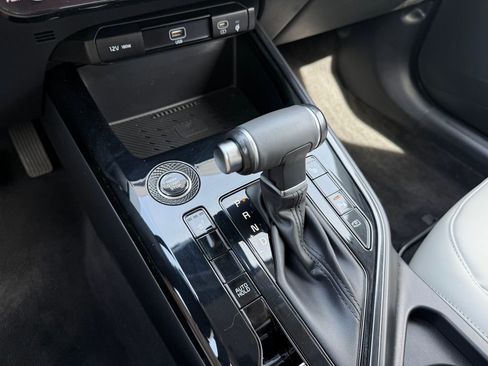 Certified 2024 Kia Niro EX FWD image 32