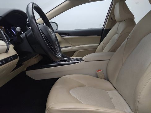 Used 2020 Toyota Camry XLE FWD image 17