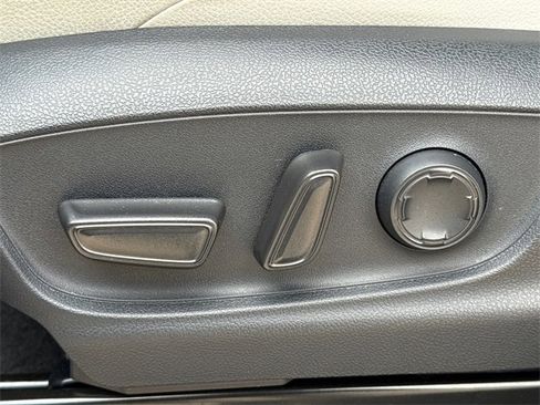 Used 2025 Toyota Tacoma Limited image 20