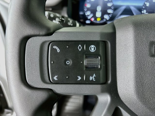 New 2026 Land Rover Defender 110 X-Dynamic SE AWD/4WD image 10