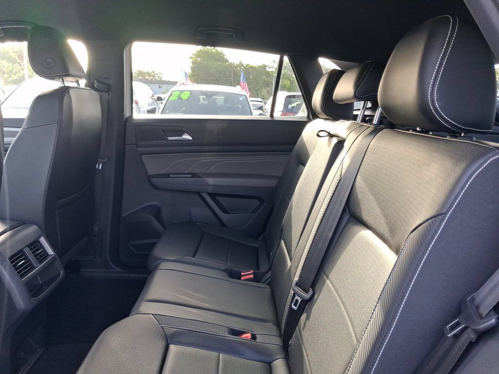 Used 2023 Volkswagen Atlas Cross Sport SE FWD image 13