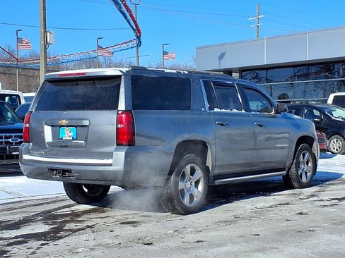 Used 2019 Chevrolet Suburban LT w/ Luxury Package image 2
