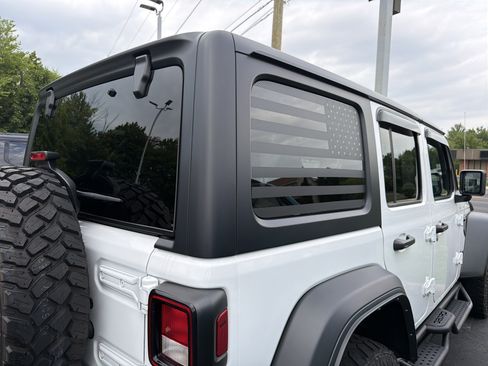 Used 2023 Jeep Wrangler Unlimited w/ Cold Weather Group AWD/4WD image 8