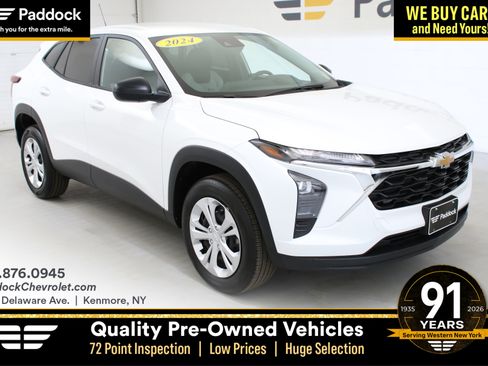 Used 2024 Chevrolet Trax LS FWD image 1