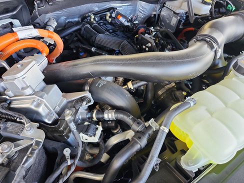 Used 2025 Ford F150 Lariat w/ Equipment Group 501A Mid AWD/4WD image 23
