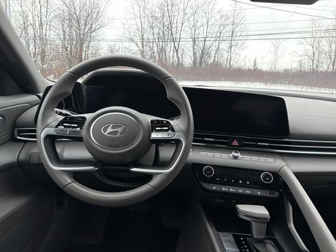 Used 2024 Hyundai Elantra SEL w/ Convenience Package image 11
