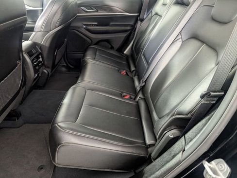 Certified 2023 Jeep Grand Cherokee Limited AWD/4WD image 28