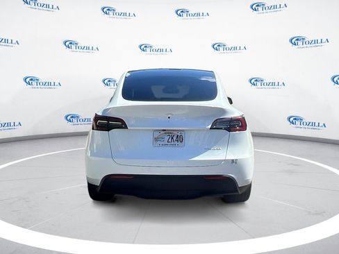 Used 2023 Tesla Model Y AWD image 4