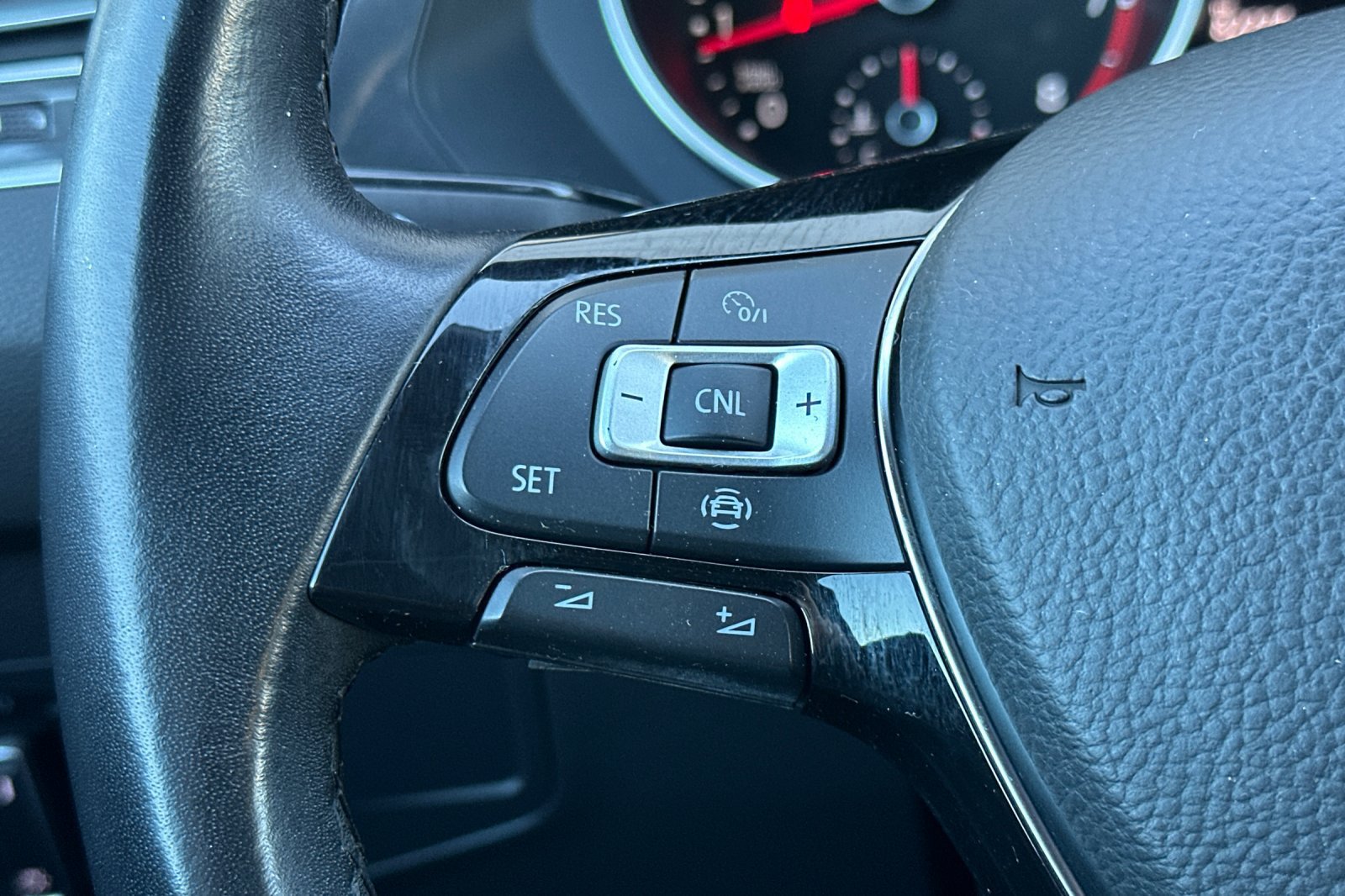Used 2019 Volkswagen Tiguan SE AWD/4WD image 26