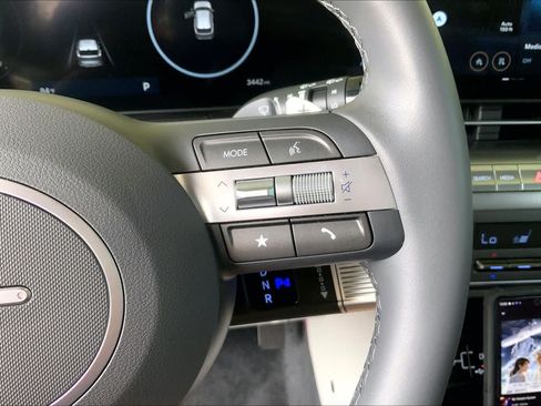 Used 2025 Hyundai Kona SEL FWD image 23