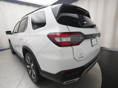 Certified 2025 Honda Pilot Touring image 36