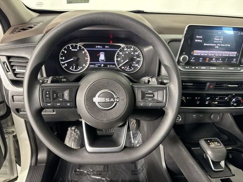 Used 2023 Nissan Rogue S FWD image 11