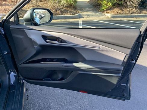 Used 2025 Toyota Camry SE image 13