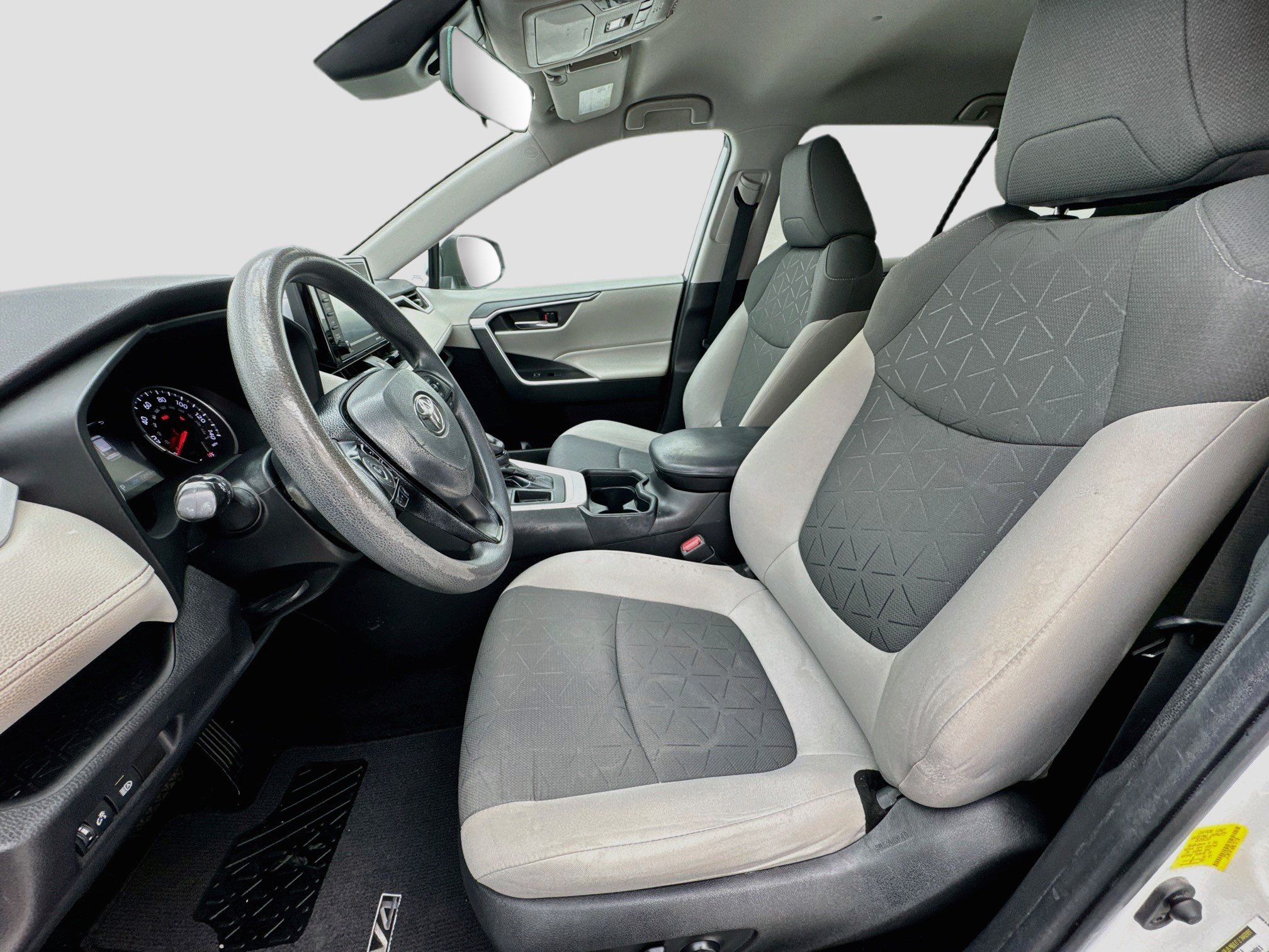 Used 2021 Toyota RAV4 XLE w/ Carpet Mat Package (TMS) FWD image 13