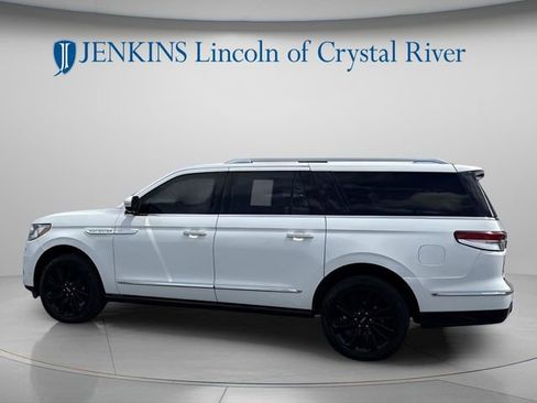 Certified 2024 Lincoln Navigator L Reserve AWD/4WD image 10