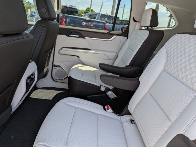 New 2027 GMC Acadia Denali w/ Denali Reserve Package FWD image 16