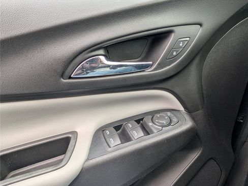 Used 2018 Chevrolet Equinox LS image 17
