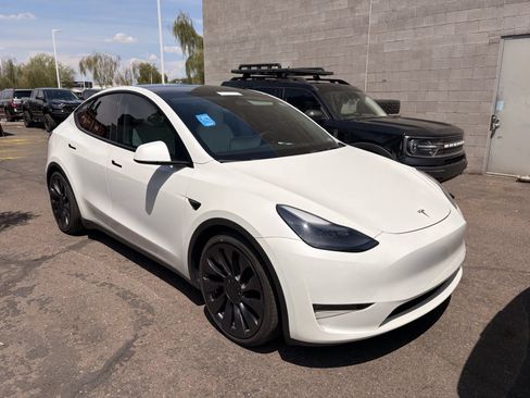 Used 2023 Tesla Model Y Performance AWD/4WD image 2