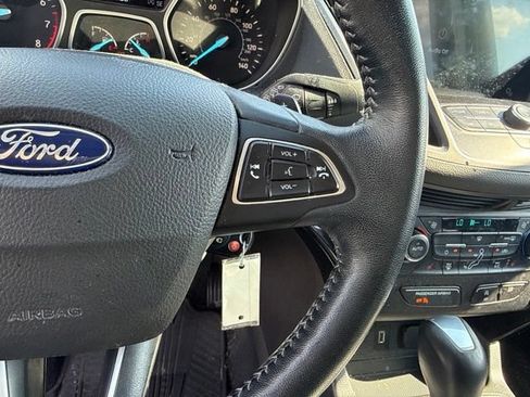 Used 2017 Ford Escape SE w/ Equipment Group 201A AWD/4WD image 17