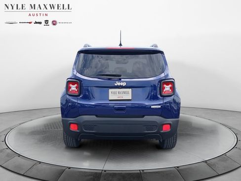 Used 2018 Jeep Renegade Latitude FWD image 15