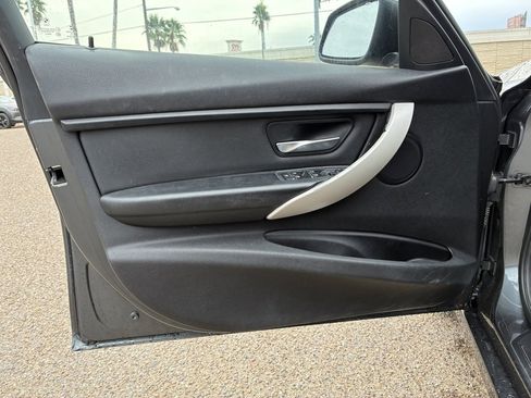 Used 2016 BMW 320i Sedan image 10