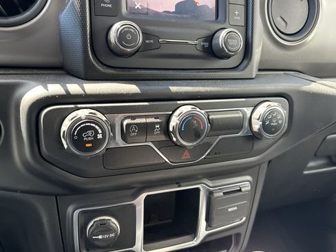 Used 2022 Jeep Wrangler Sport AWD/4WD image 19