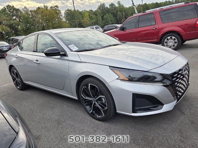 Used 2025 Nissan Altima 2.5 SR FWD image 6
