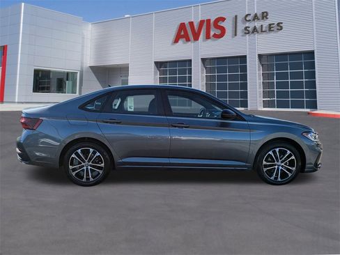 Used 2025 Volkswagen Jetta Sport image 5