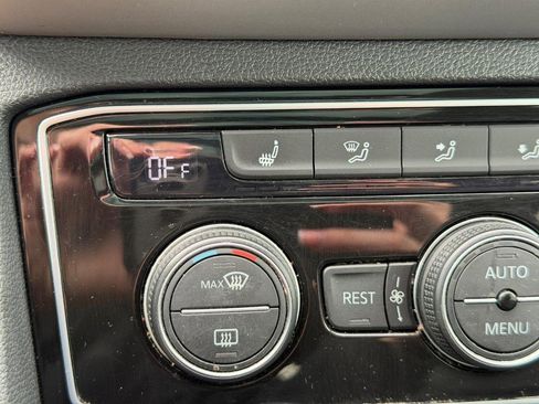 Used 2022 Volkswagen Atlas SE w/ Panoramic Sunroof Package FWD image 24