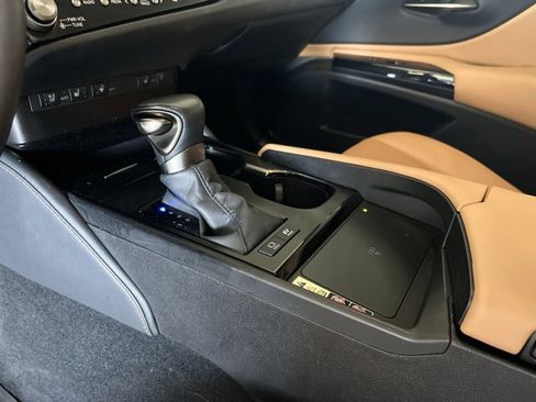 Certified 2023 Lexus ES 300h w/ Premium Package image 20