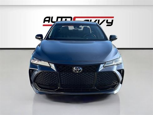 Used 2019 Toyota Avalon Touring image 2