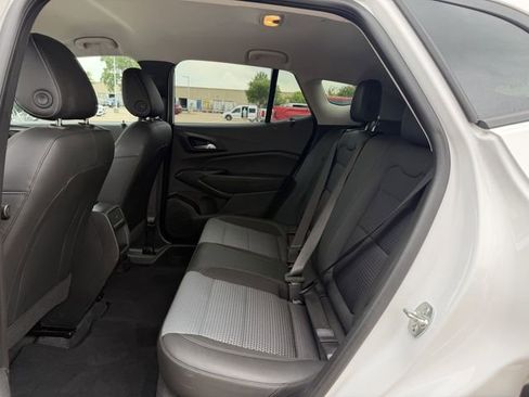 Used 2025 Chevrolet Trax LT FWD image 26