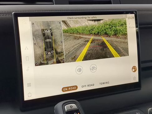 Used 2025 Land Rover Defender 110 S image 31