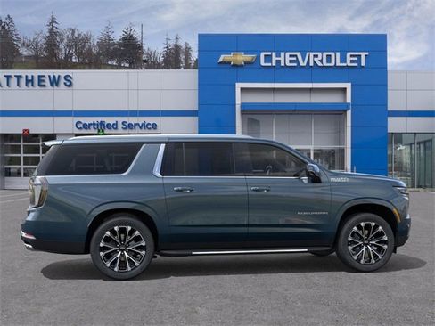 New 2026 Chevrolet Suburban High Country image 5