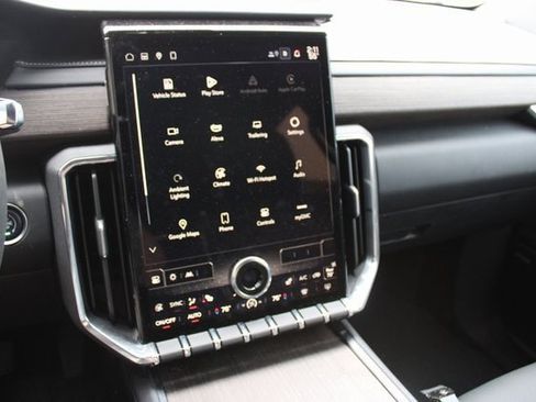 Used 2025 GMC Acadia Denali image 7