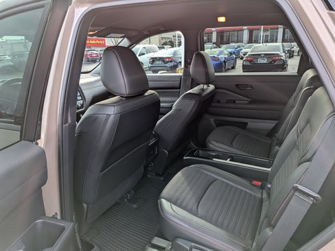 Used 2023 Nissan Pathfinder Rock Creek image 11