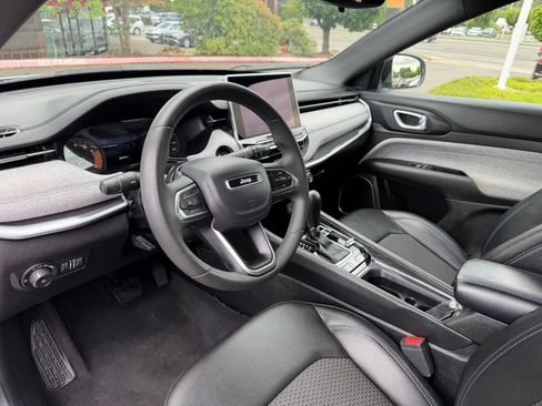 Used 2024 Jeep Compass Latitude AWD/4WD image 15
