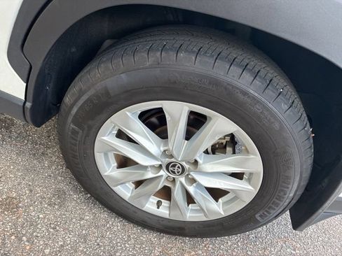 Used 2023 Toyota Corolla Cross LE FWD image 12