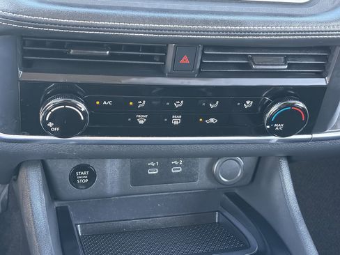 Used 2024 Nissan Rogue S image 29