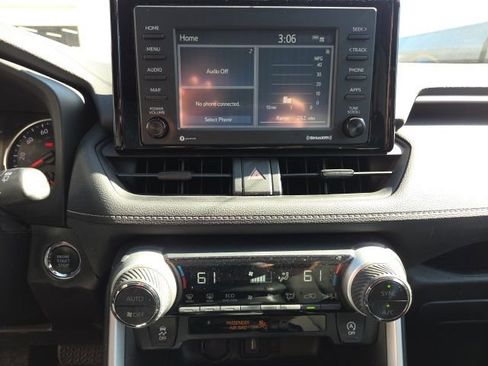 Used 2021 Toyota RAV4 XLE image 10