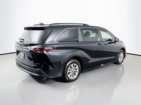 Certified 2025 Toyota Sienna XLE w/ XLE Plus Package image 5