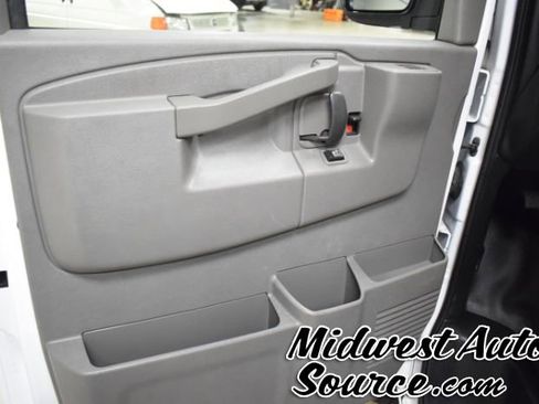 Used 2018 Chevrolet Express 2500 LS w/ Driver Convenience Package RWD image 11
