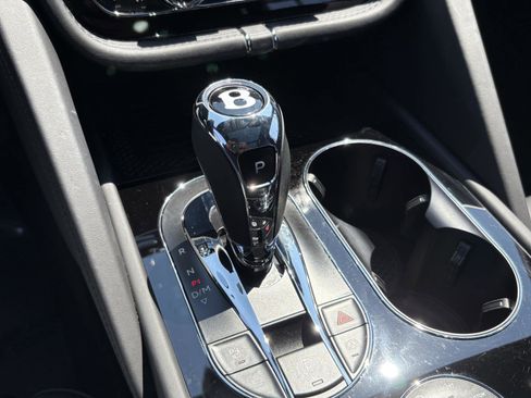 Used 2024 Bentley Bentayga image 34
