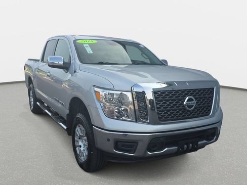 Used 2018 Nissan Titan SV w/ SV Convenience Package AWD/4WD image 3