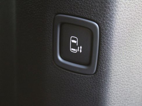 New 2026 Kia Carnival EX image 8