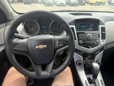 Used 2014 Chevrolet Cruze LS FWD image 13