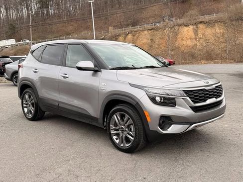 Used 2021 Kia Seltos LX image 11