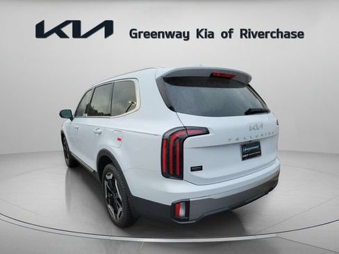 Certified 2025 Kia Telluride EX w/ EX Captain's Chair Package FWD image 5